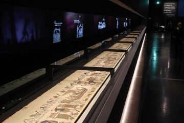 El tapiz de Bayeux vuelve a Inglaterra tras casi mil años y desata la locura en Londres: 100.000 reservas en un día para verlo sólo durante 40 minutos