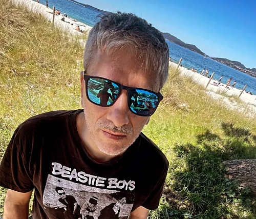 Muere el músico José Costas Peón, Peón Kurtz, uno de los fundadores de Def Con Dos