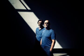 Israel Elejalde y Javier Cámara, hermanados por el punk: “Es un fracaso que haya gente que crea que recuperar el franquismo sea una forma de contestación”