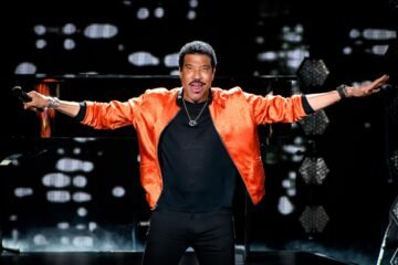 Lionel Richie ingresa en la UCI para someterse a pruebas tras no poder seguir en pie en un concierto