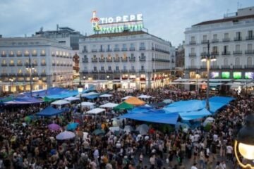 Almodóvar, Sánchez-Gijón, Carlos Bardem… estos son los famosos que se han unido a la acampada de Sol