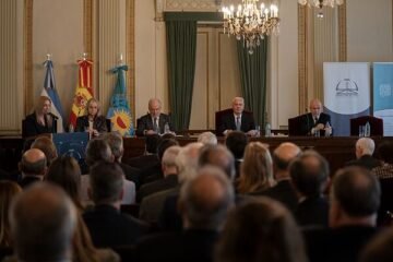 La Red de Lenguaje Claro se extiende a Portugal y Brasil y las academias de la lengua se abren al iberismo de los 900 millones de hablantes