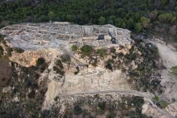 El hallazgo de una gran muralla en La Almoloya amplía el misterio de la sociedad argárica: ¿por qué levantarla en una ciudad inexpugnable?