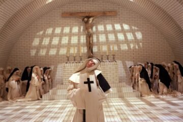 ‘Los demonios’: cuando Ken Russell rodó unas monjas masturbándose con un gigantesco cristo crucificado