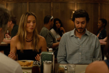 Solo 10 episodios de 30 minutos y ya es un exitazo en Netflix: la última miniserie protagonizada por Adam Brody que ya es Top 10 en 80 países